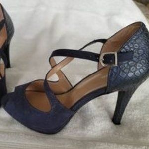 Blue Suede w/strap, size 6